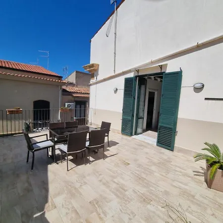 Mandralisca Holidays - Luxury Apartment